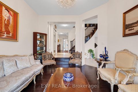 Photo 5 at 323 Cheryl Mews Boulevard, Woodland Hill, Newmarket