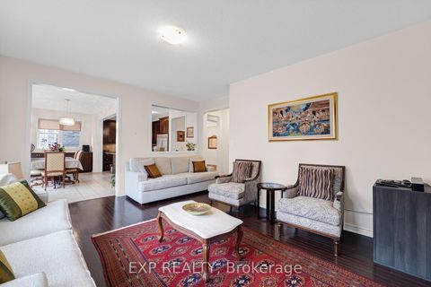 Photo 13 at 323 Cheryl Mews Boulevard, Woodland Hill, Newmarket