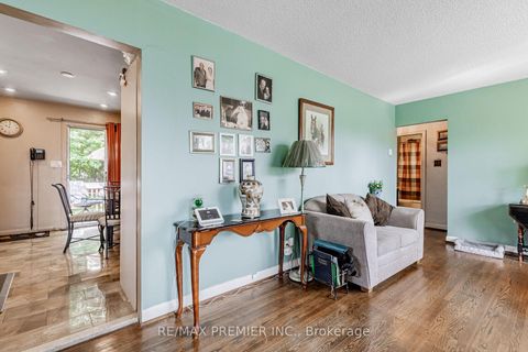 Photo 6 at 16 Goddard Street, Bathurst Manor, Toronto