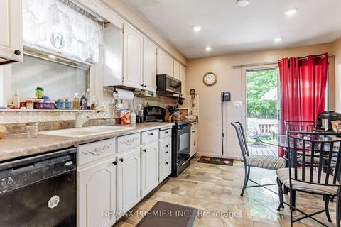 Photo 8 at 16 Goddard Street, Bathurst Manor, Toronto