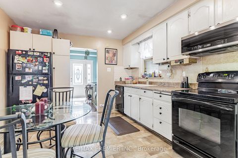 Photo 9 at 16 Goddard Street, Bathurst Manor, Toronto
