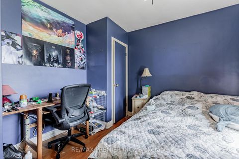 Photo 12 at 16 Goddard Street, Bathurst Manor, Toronto