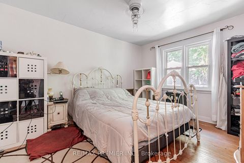 Photo 14 at 16 Goddard Street, Bathurst Manor, Toronto