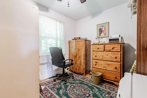 Photo 15 at 16 Goddard Street, Bathurst Manor, Toronto