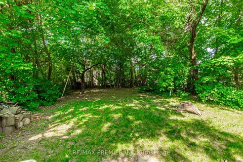 Photo 23 at 16 Goddard Street, Bathurst Manor, Toronto