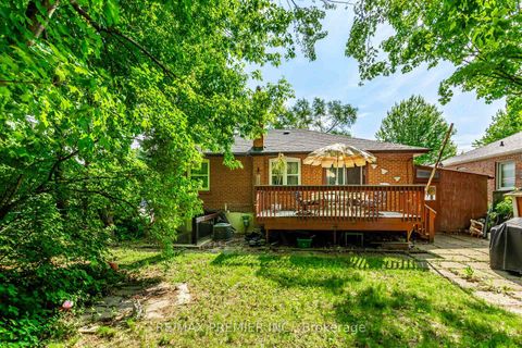 Photo 24 at 16 Goddard Street, Bathurst Manor, Toronto