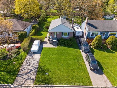 Photo 3 at 9 Martindale Road, Cliffcrest, Toronto