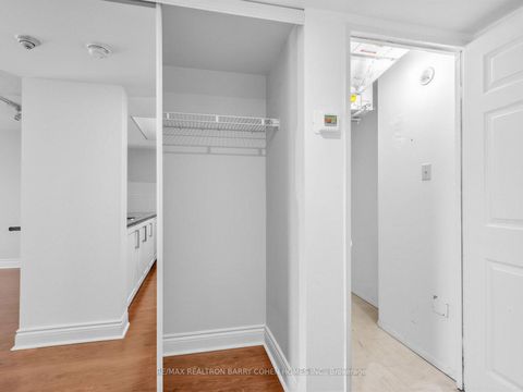 Photo 3 at 303 - 725 King Street W, Niagara, Toronto
