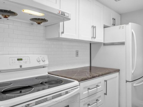 Photo 6 at 303 - 725 King Street W, Niagara, Toronto