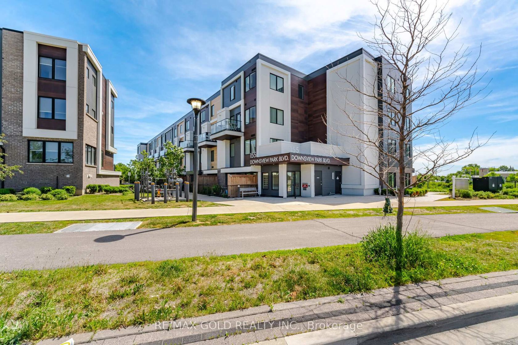 204 - 155 Downsview Park Boulevard, CFB, Toronto 