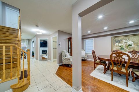 Photo 2 at 11 Maple Crown Terrace S, Shore, Barrie