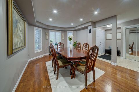 Photo 4 at 11 Maple Crown Terrace S, Shore, Barrie