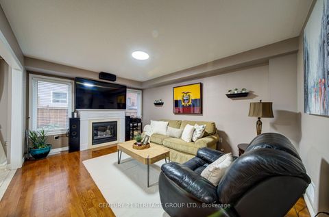 Photo 5 at 11 Maple Crown Terrace S, Shore, Barrie