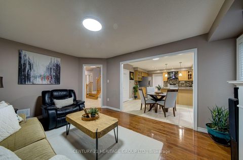 Photo 6 at 11 Maple Crown Terrace S, Shore, Barrie