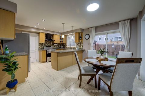 Photo 7 at 11 Maple Crown Terrace S, Shore, Barrie
