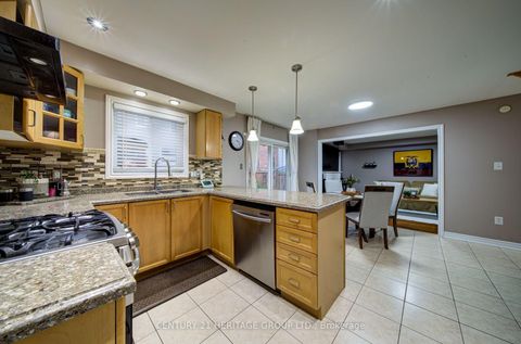 Photo 10 at 11 Maple Crown Terrace S, Shore, Barrie