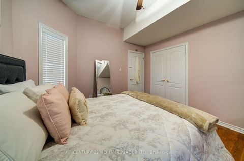 Photo 11 at 11 Maple Crown Terrace S, Shore, Barrie