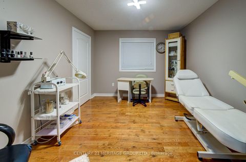 Photo 13 at 11 Maple Crown Terrace S, Shore, Barrie
