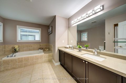 Photo 15 at 11 Maple Crown Terrace S, Shore, Barrie