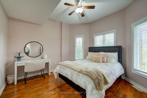 Photo 16 at 11 Maple Crown Terrace S, Shore, Barrie