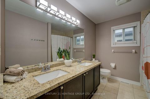 Photo 17 at 11 Maple Crown Terrace S, Shore, Barrie