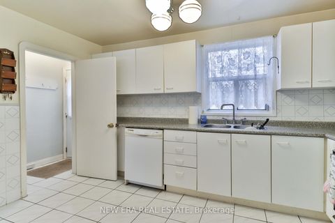 Photo 13 at 27 Dell Park Avenue, Lawrence, Toronto