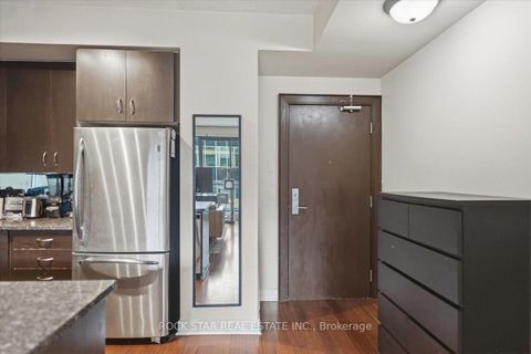 Photo 2 at 720 - 438 King Street W, Waterfront Communities C1, Toronto