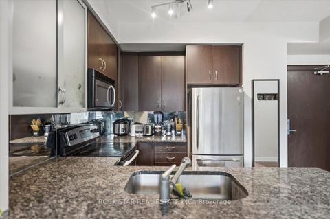 Photo 4 at 720 - 438 King Street W, Waterfront Communities C1, Toronto