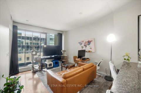 Photo 6 at 720 - 438 King Street W, Waterfront Communities C1, Toronto