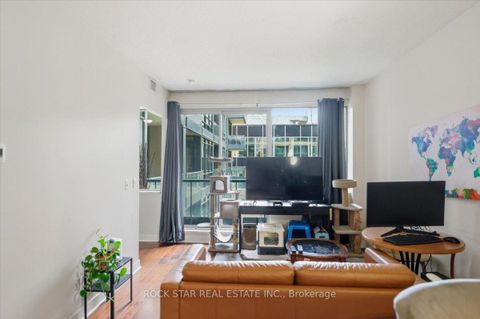 Photo 7 at 720 - 438 King Street W, Waterfront Communities C1, Toronto