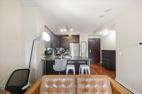 Photo 8 at 720 - 438 King Street W, Waterfront Communities C1, Toronto