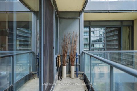 Photo 9 at 720 - 438 King Street W, Waterfront Communities C1, Toronto