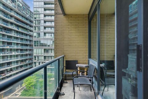 Photo 10 at 720 - 438 King Street W, Waterfront Communities C1, Toronto