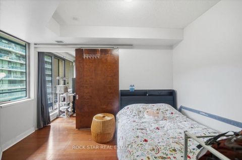 Photo 12 at 720 - 438 King Street W, Waterfront Communities C1, Toronto