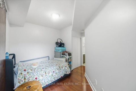 Photo 13 at 720 - 438 King Street W, Waterfront Communities C1, Toronto
