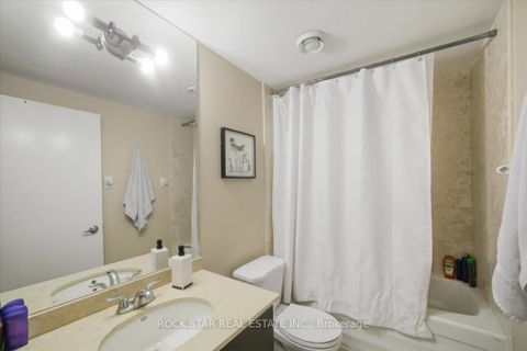 Photo 14 at 720 - 438 King Street W, Waterfront Communities C1, Toronto