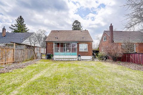Photo 3 at 16 Ayre Point Road, Cliffcrest, Toronto