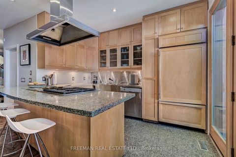 Photo 10 at 579 Palmerston Avenue, Annex, Toronto