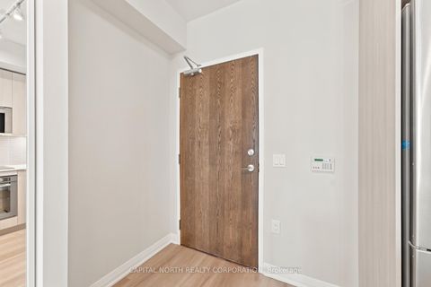 Photo 3 at 524 - 99 Eagle Rock Way, Rural Vaughan, Vaughan