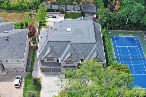 Photo 3 at 36 Farrington Drive, Windfields, Toronto