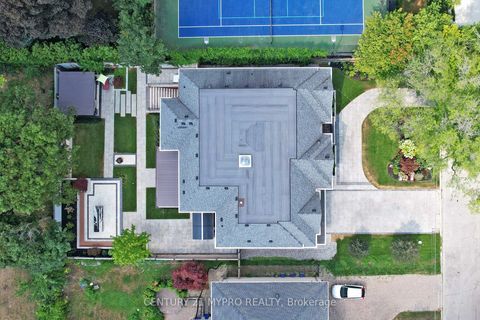 Photo 4 at 36 Farrington Drive, Windfields, Toronto