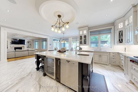 Photo 7 at 36 Farrington Drive, Windfields, Toronto
