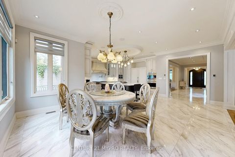 Photo 8 at 36 Farrington Drive, Windfields, Toronto