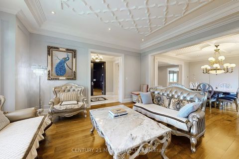 Photo 10 at 36 Farrington Drive, Windfields, Toronto