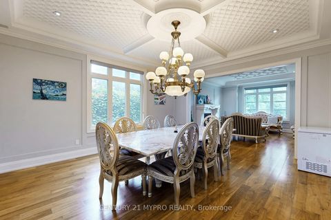 Photo 11 at 36 Farrington Drive, Windfields, Toronto