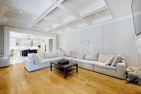 Photo 13 at 36 Farrington Drive, Windfields, Toronto
