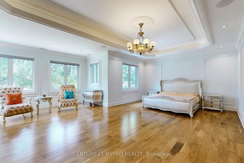 Photo 18 at 36 Farrington Drive, Windfields, Toronto