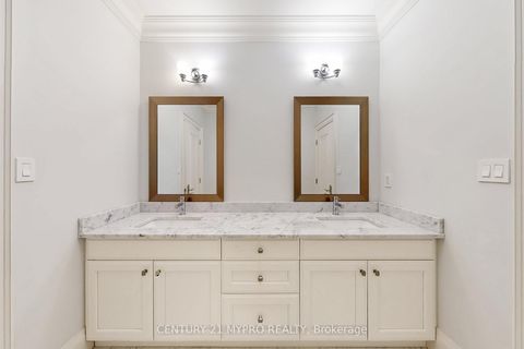 Photo 36 at 36 Farrington Drive, Windfields, Toronto
