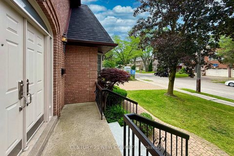 Photo 2 at 351 Byng Avenue, Willowdale East, Toronto