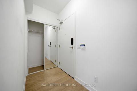 Photo 11 at 701 - 543 Richmond Street W, Waterfront Communities C1, Toronto
